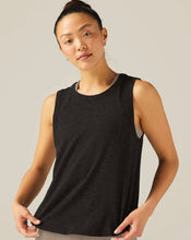 Load image into Gallery viewer, Beyond Yoga Signature Curved Hem Tank in Black BZ4660