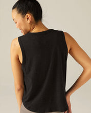 Load image into Gallery viewer, Beyond Yoga Signature Curved Hem Tank in Black BZ4660
