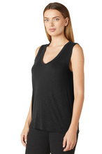 Load image into Gallery viewer, Beyond Yoga Signature Scoop Tank BZ4638
